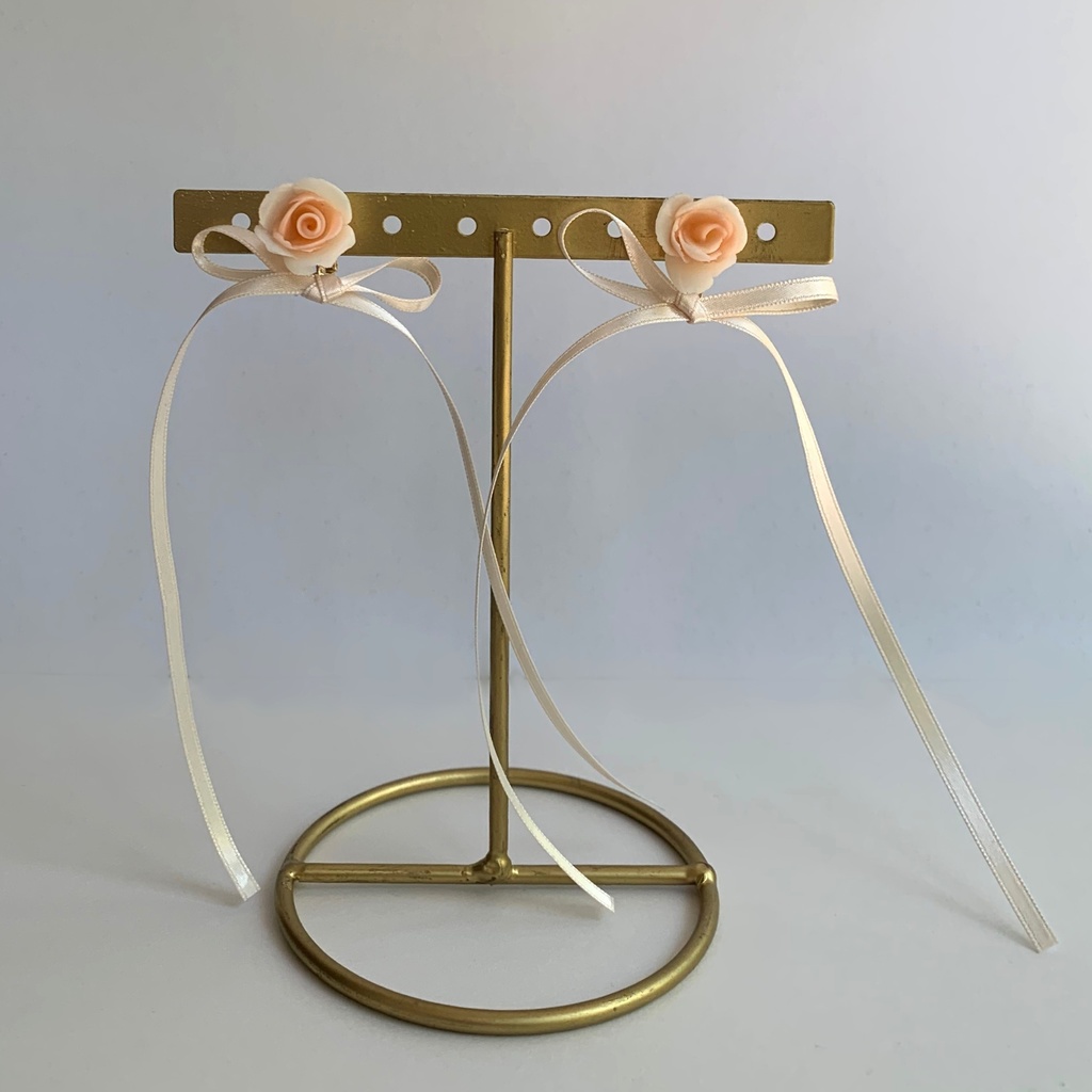 喜びの薔薇ロングリボンアクセサリー