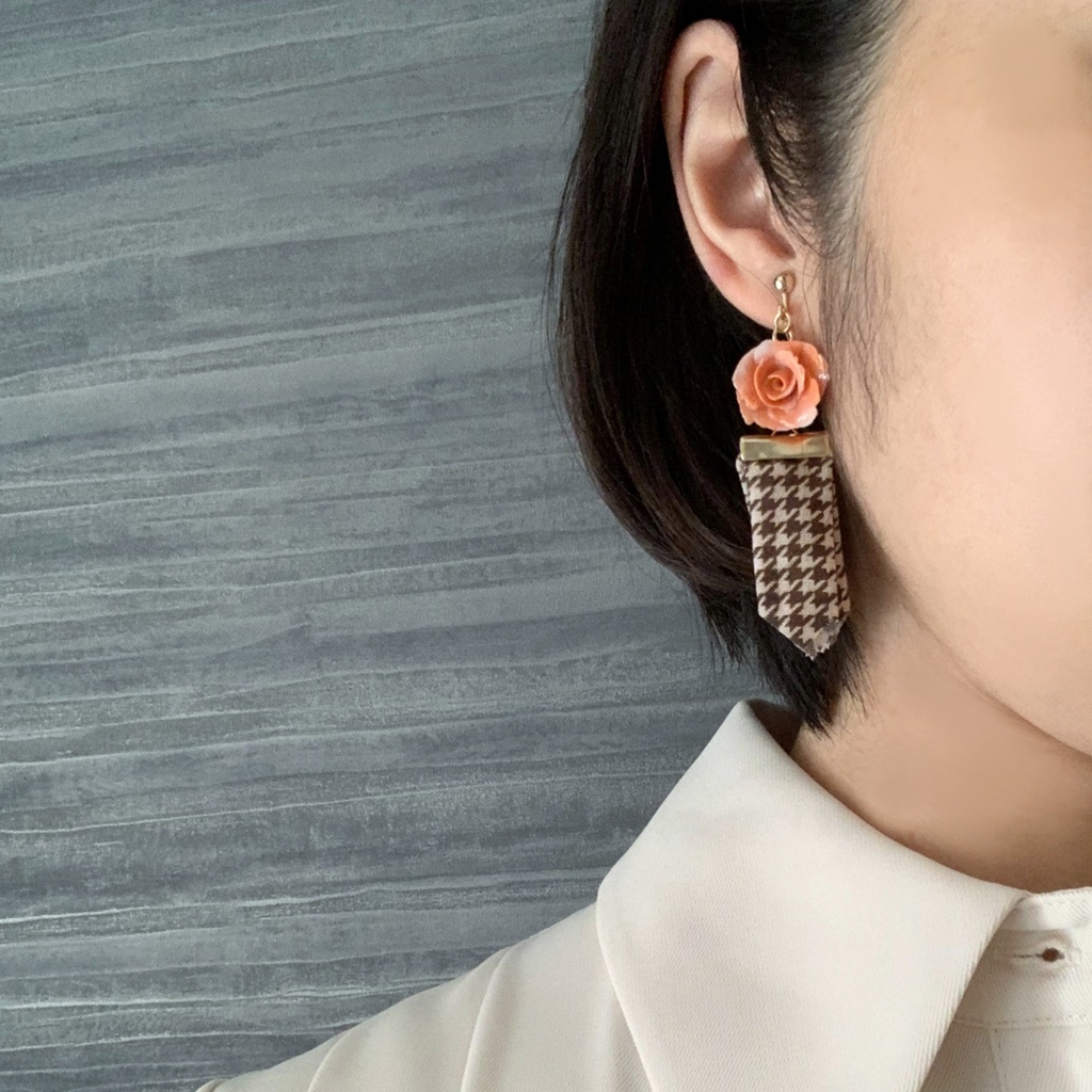 薔薇と千鳥格子のイヤリング・ピアス・キーホルダー