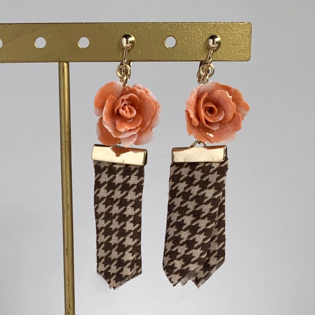 薔薇と千鳥格子のイヤリング・ピアス・キーホルダー