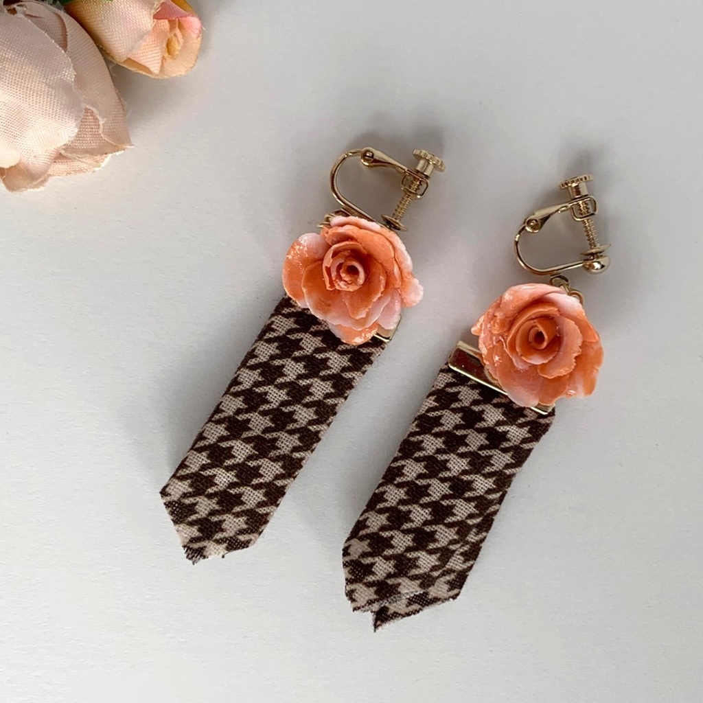 薔薇と千鳥格子のイヤリング・ピアス・キーホルダー