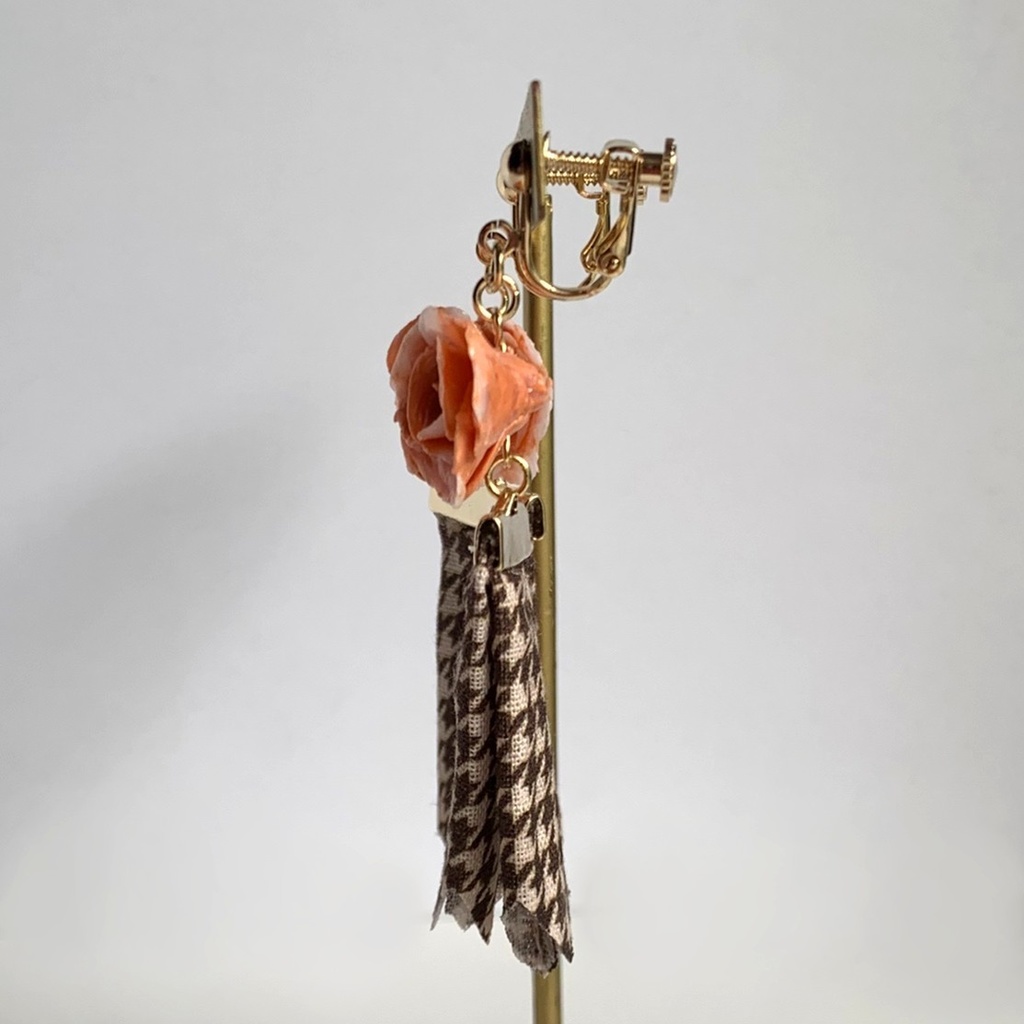 薔薇と千鳥格子のイヤリング・ピアス・キーホルダー