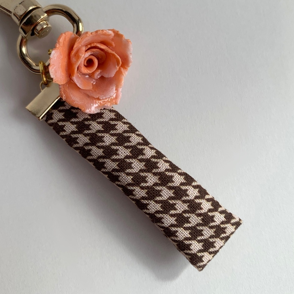 薔薇と千鳥格子のイヤリング・ピアス・キーホルダー