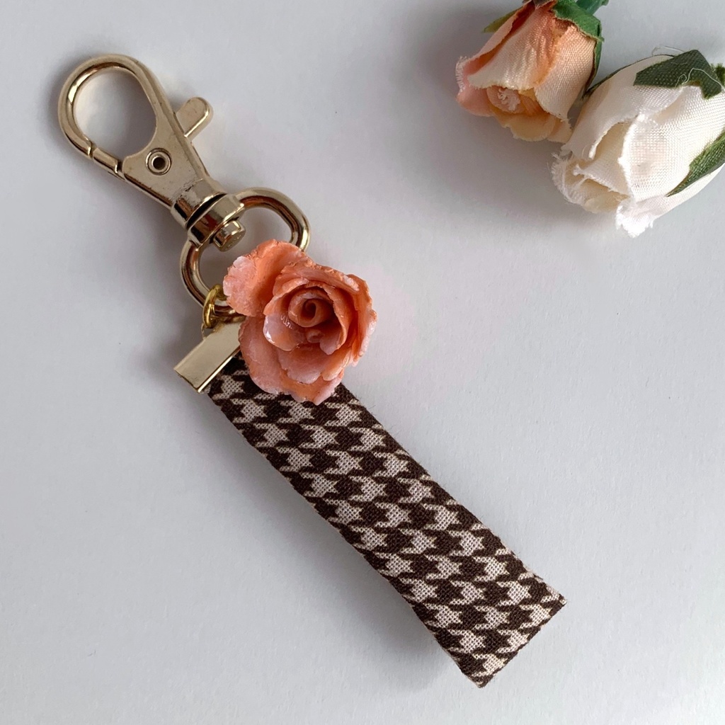 薔薇と千鳥格子のイヤリング・ピアス・キーホルダー