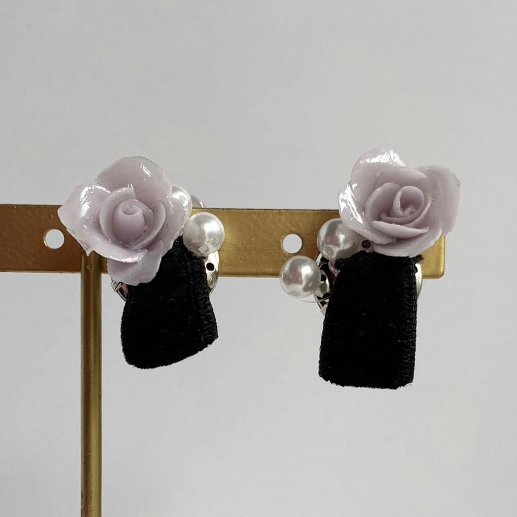 薔薇とベロアリボンのイヤリング・ピアス
