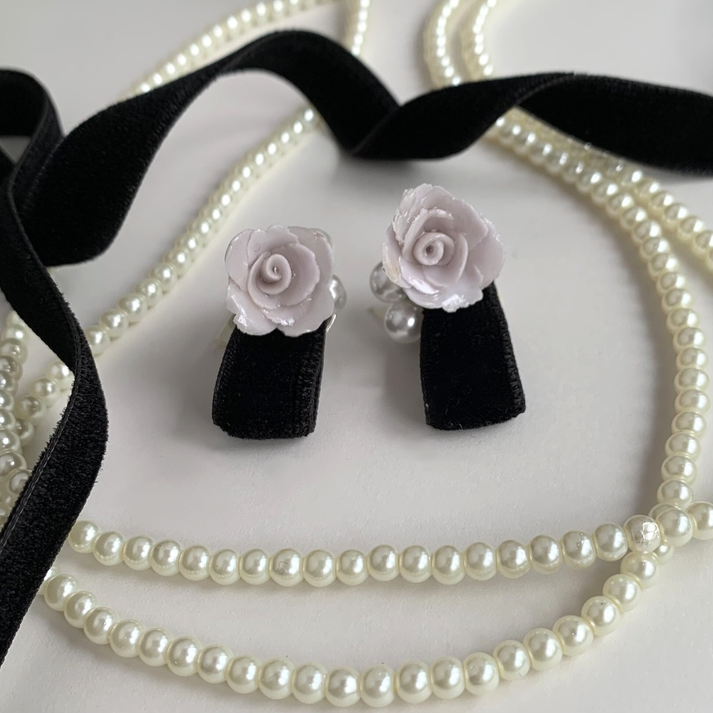 薔薇とベロアリボンのイヤリング・ピアス