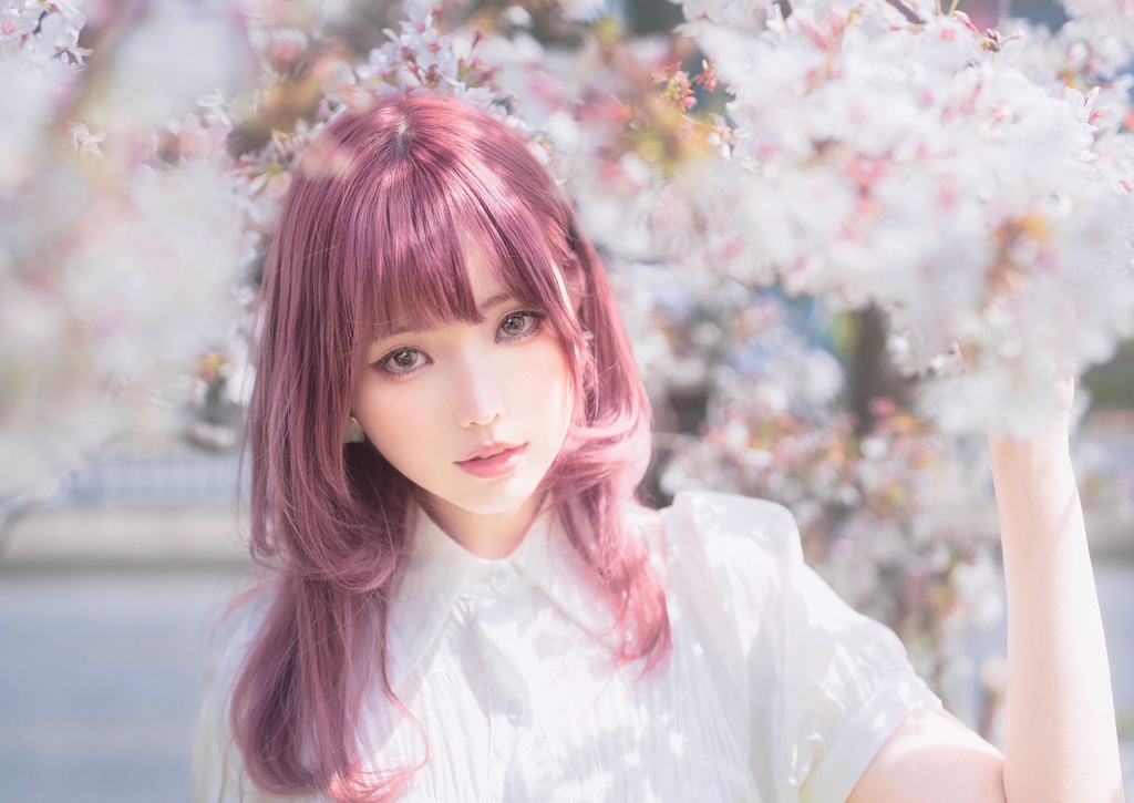 Ely【白ドレスの赤髪少女】