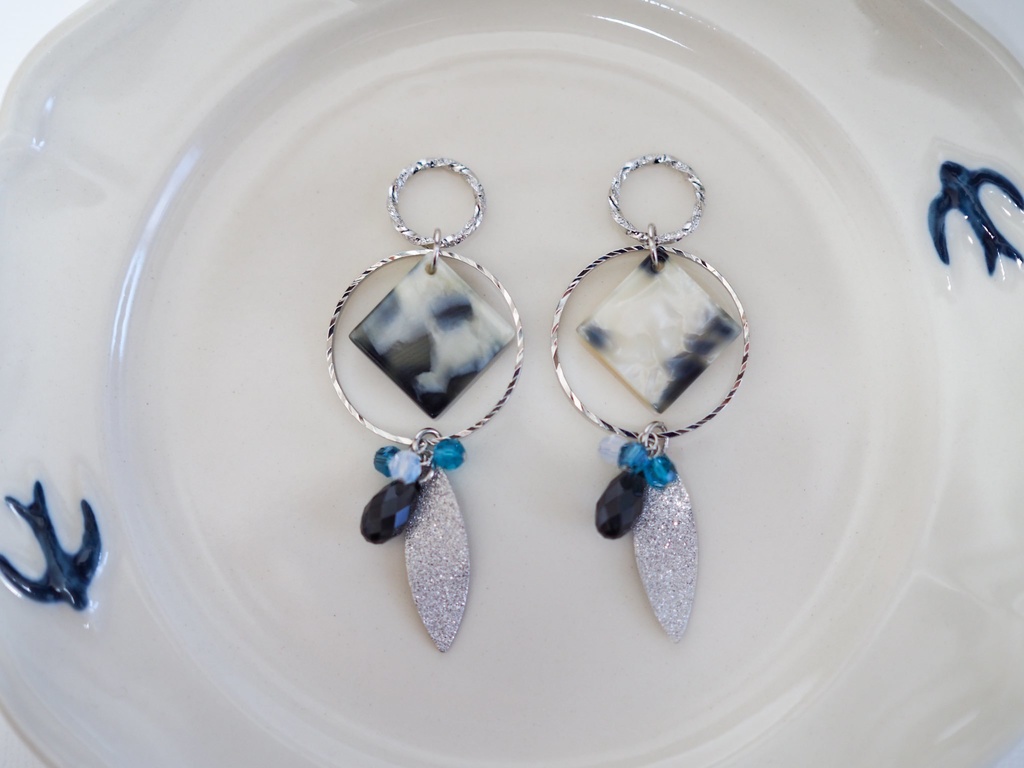 シルバーアッシュ イメージカラーイヤリング・ピアス