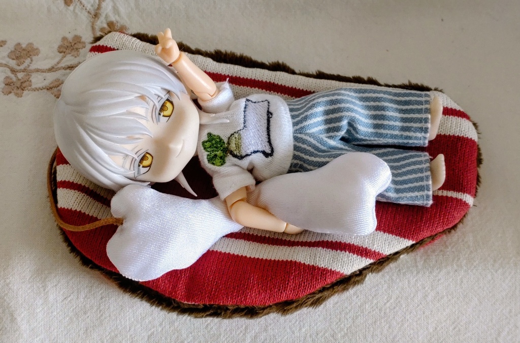 アフターイベント特価❗️【made in rabbit field】ねんどろ&ねんどーる小物❋ねんねこステーキ/リバーシブル仕様ホネまくら付