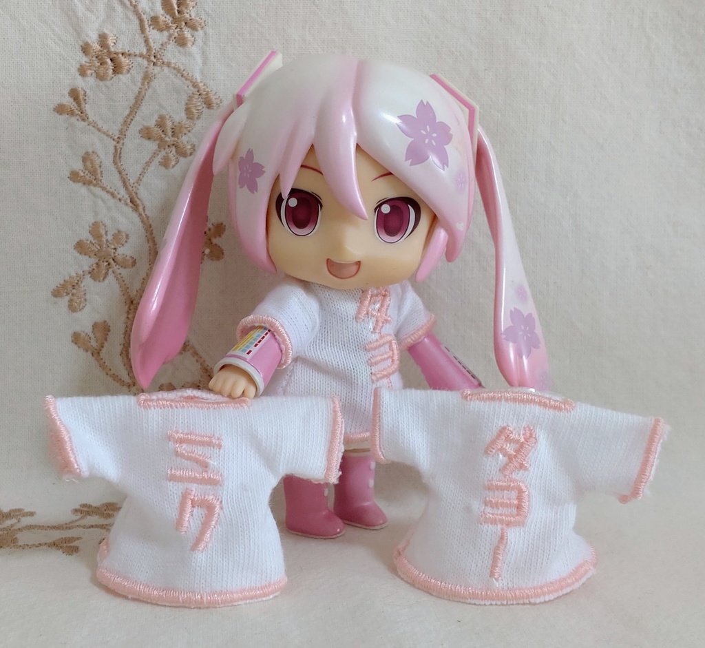 【made in rabbit field】ねんどろコスチューム*「ミク」「ダヨー」リバーシブル刺繍Tシャツ