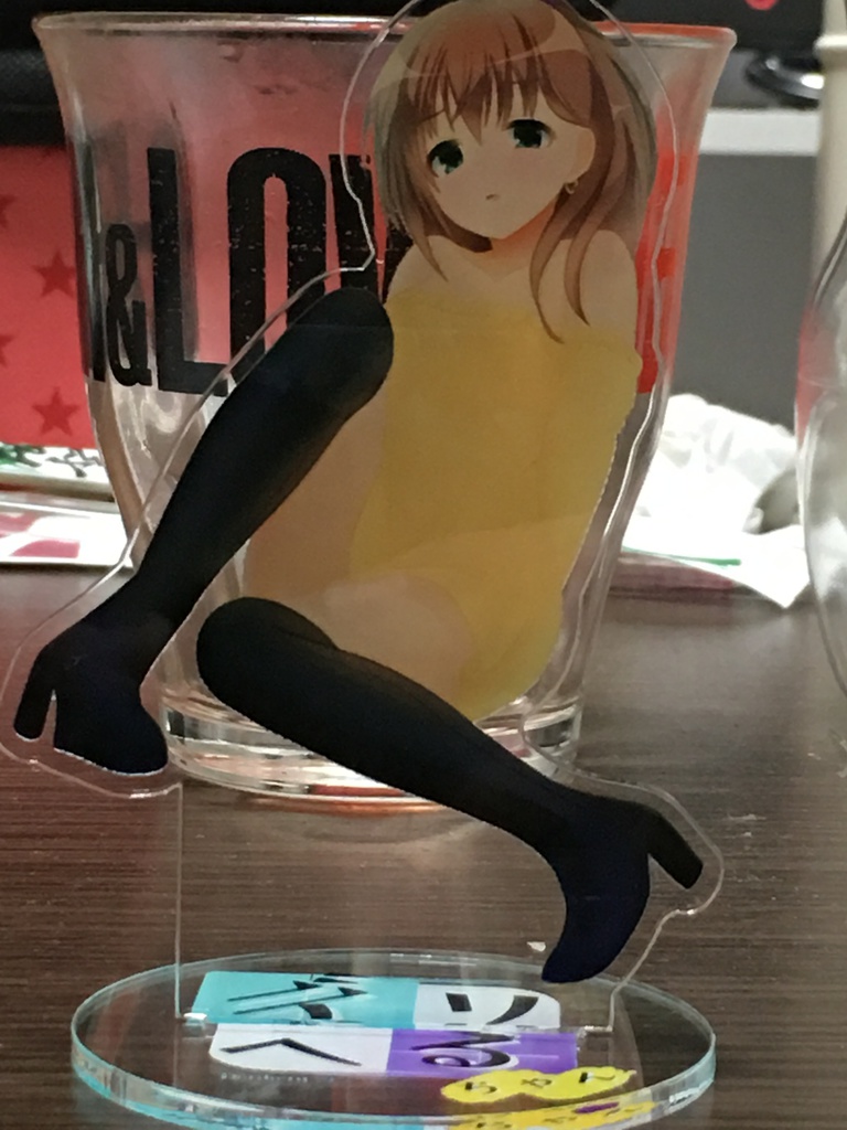 私服で至福なデリへるちゃんアクリルフィギュア