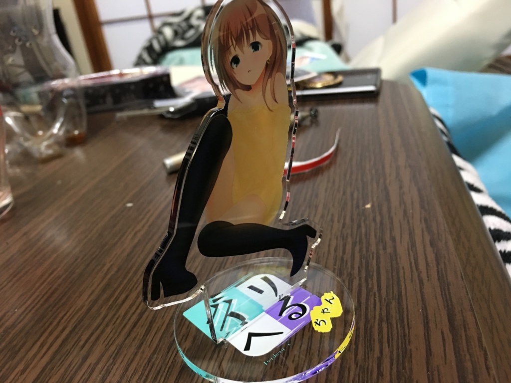 私服で至福なデリへるちゃんアクリルフィギュア
