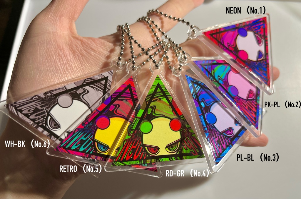 三角アクリルキーホルダー　NEON