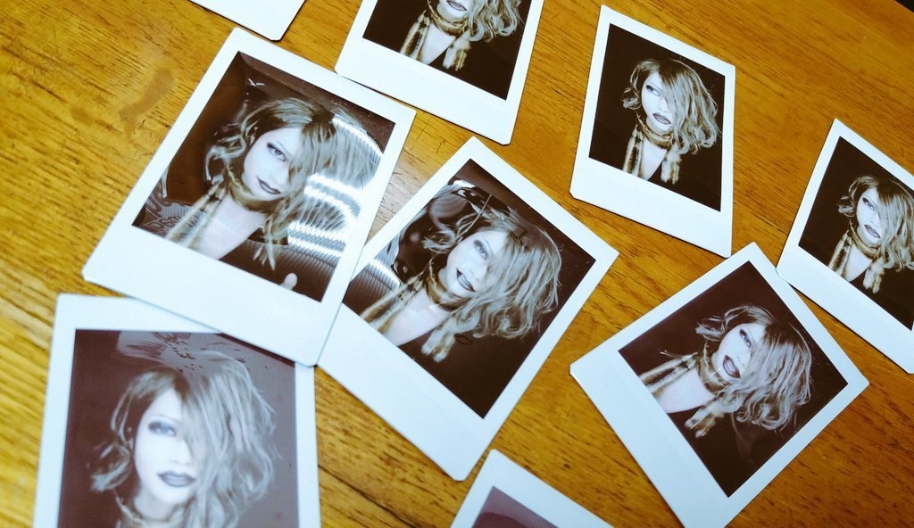 チェキ「雨、閉ざされた世界」ver.