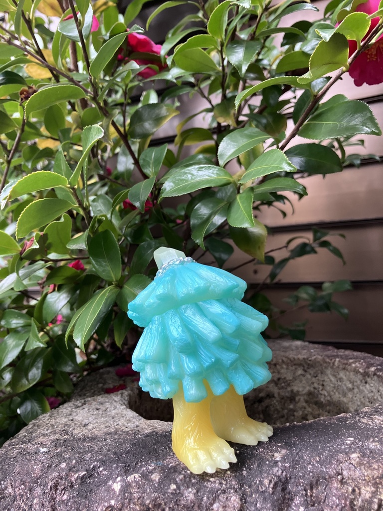 ソフビ「旅するコダマ-シトリン(蓄光)」