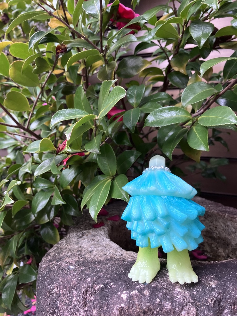 ソフビ「旅するコダマ-ジェダイト(蓄光)」