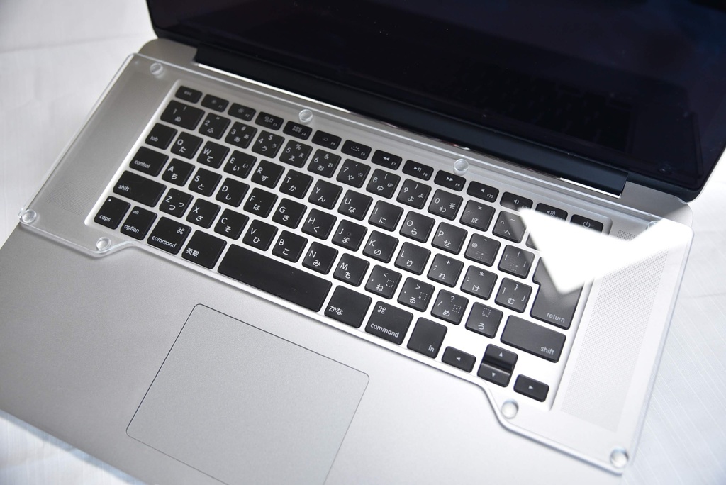 MacBookPro15〜16インチにジャストサイズのキーボードブリッジ