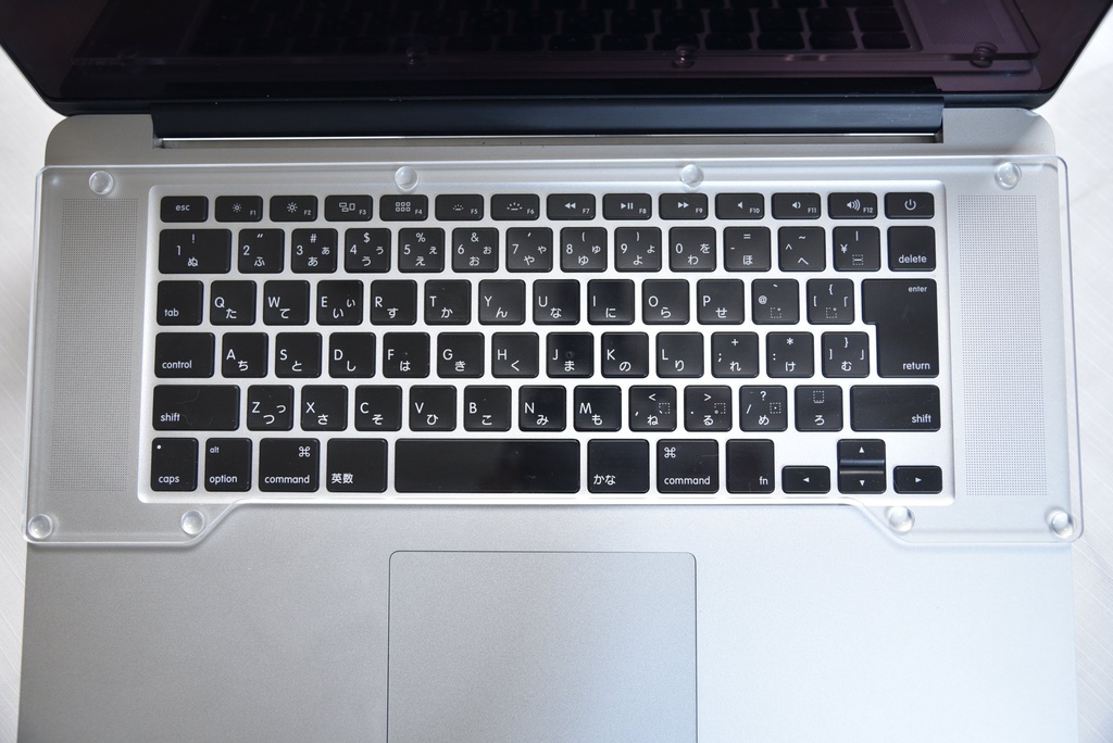 MacBookPro15〜16インチにジャストサイズのキーボードブリッジ