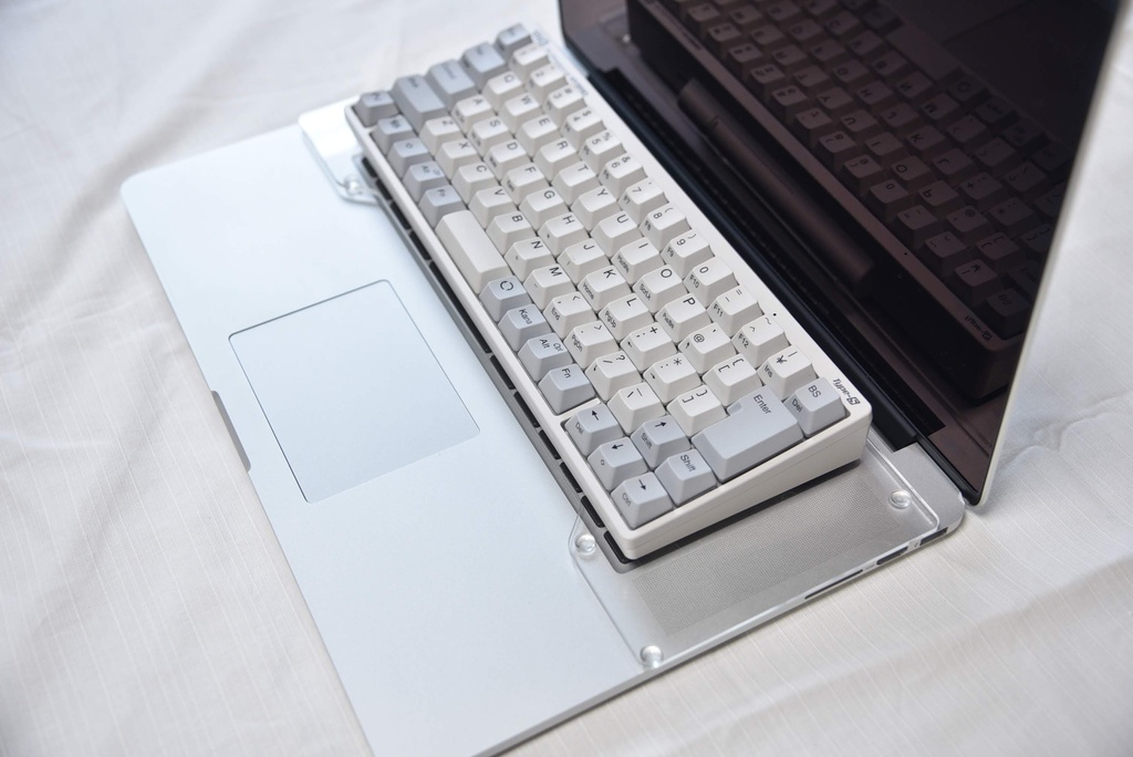 MacBookPro15〜16インチにジャストサイズのキーボードブリッジ
