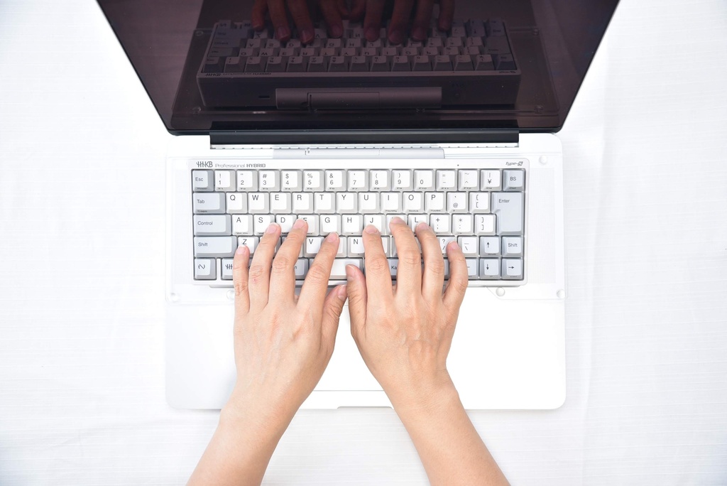 MacBookPro15〜16インチにジャストサイズのキーボードブリッジ