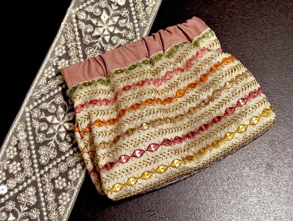 ムトイフイメージバネポーチ