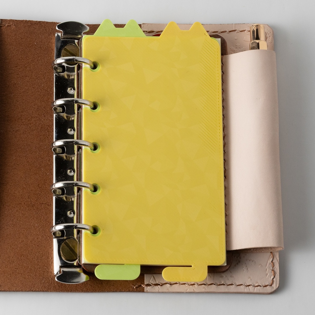 【3Dプリント製】2枚セット/M5サイズ手帳用「ねこのみみしっぽインデックス 菜の花色」ダイヤモンド柄