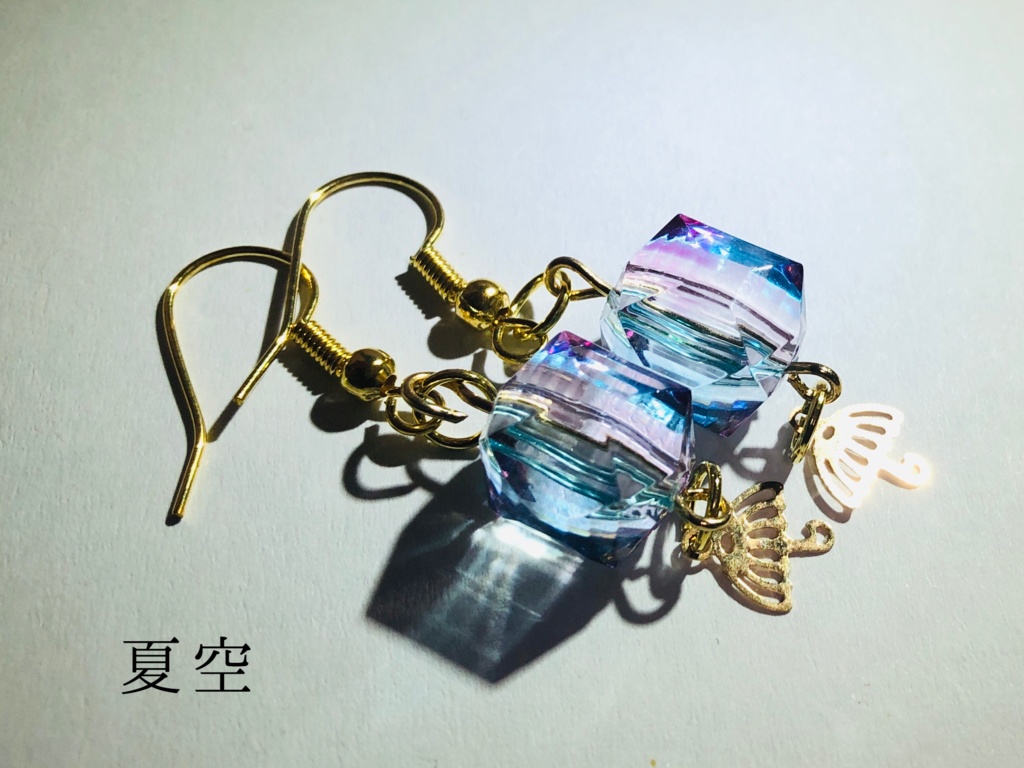 朝・昼・夜の揺れるピアス