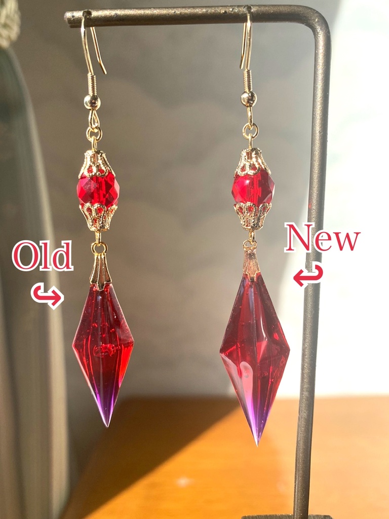 宝石魔法のガラスペンデュラムのピアス イヤリング 紅ひし形
