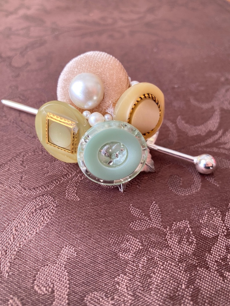 ※訳ありB品 ボタンマジェステ グリーンベージュ①