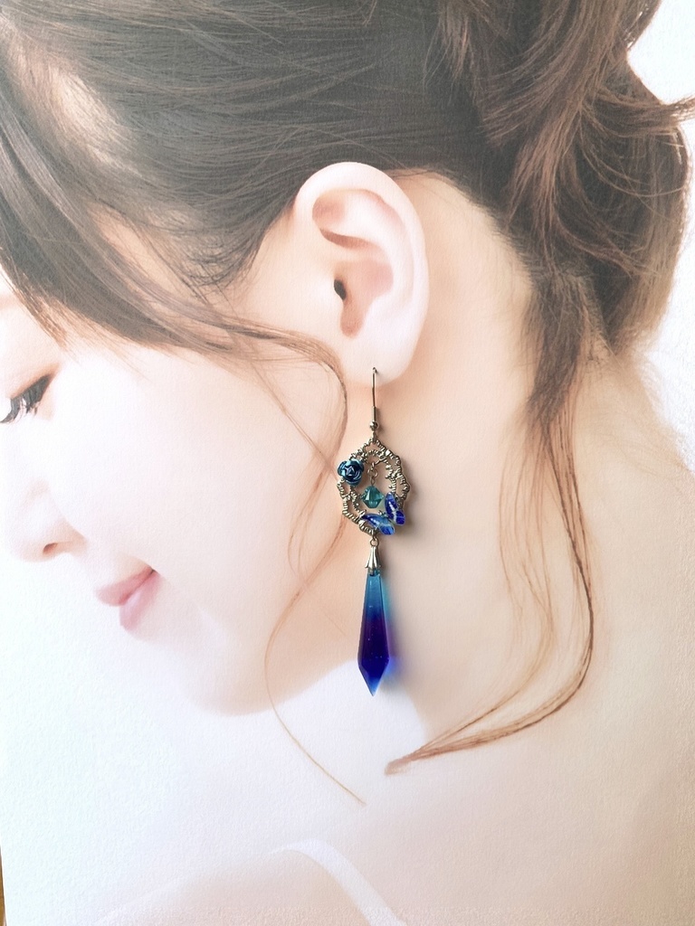 アンティークシルバーの深海 蝶々シャンデリアピアス