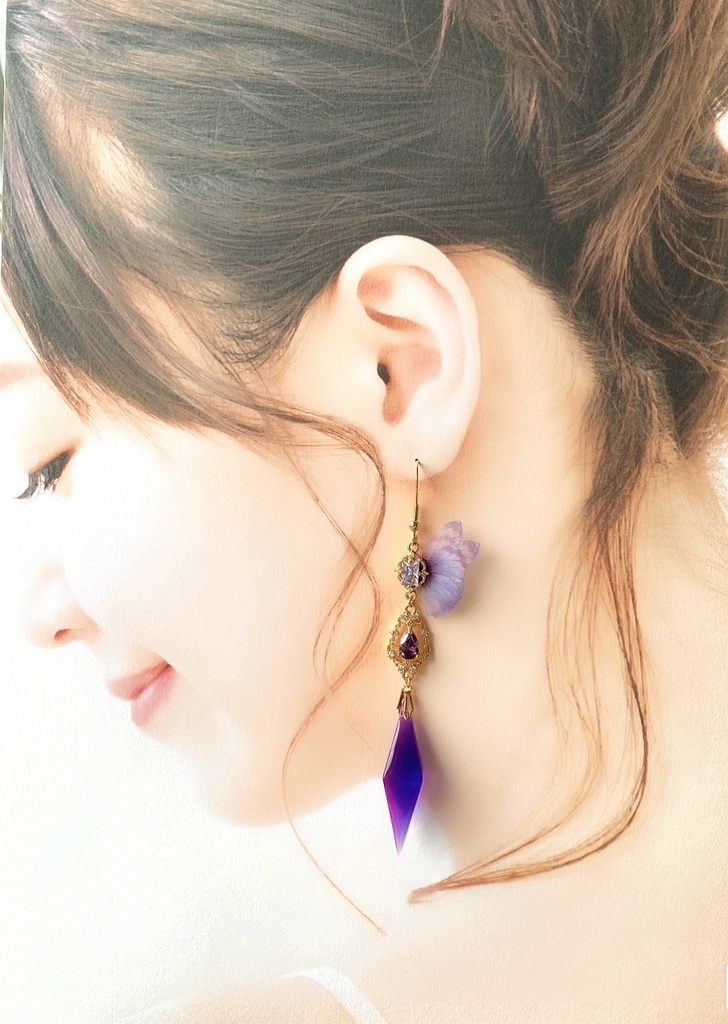 オーロラパープルピンクとジュエリーバタフライのペンデュラムピアス