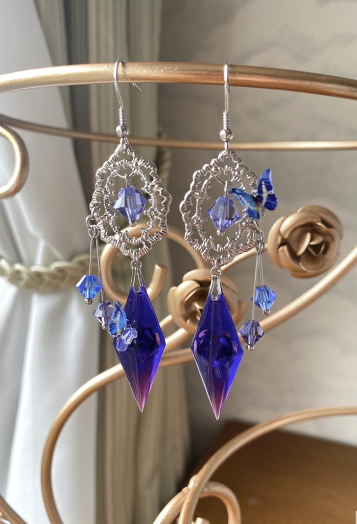 〜楽園のほとり〜ディープバイオレットの薔薇水晶　ペンデュラムピアス