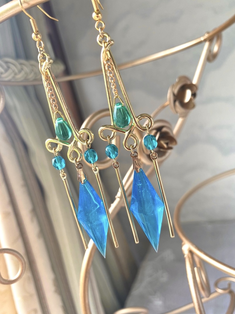 オーロラブルーグリーンの星占い ペンデュラムピアス