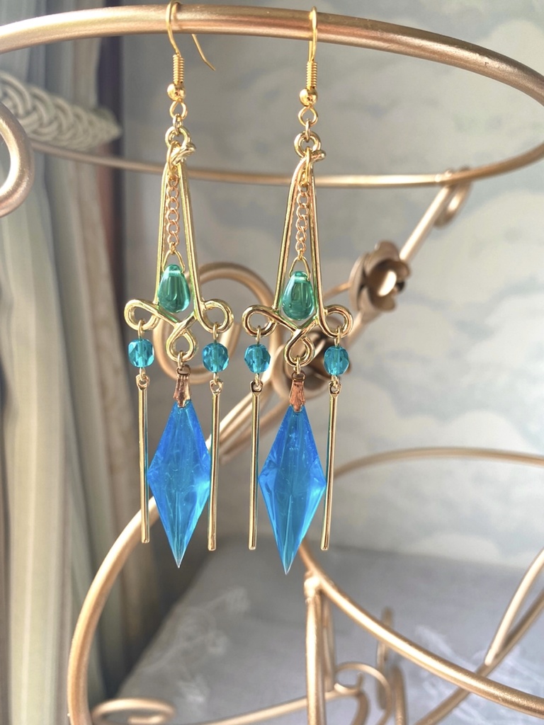 オーロラブルーグリーンの星占い ペンデュラムピアス