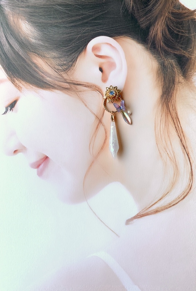 〜箱庭の蝶々〜 紅シャンデリアピアス