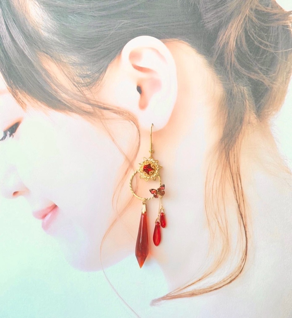 〜箱庭の蝶々〜 紅シャンデリアピアス