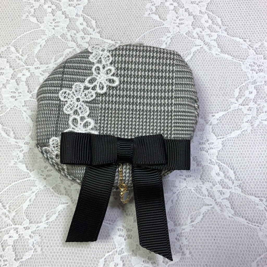 ぬい服　ベレー帽　黒い大きめリボン