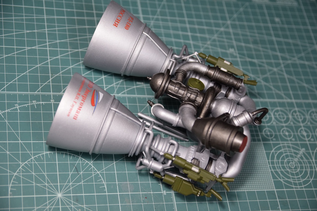 てなグッズや RD-180ロケットエンジンレジンキット - 模型サークル「飛翔少年 軍用機