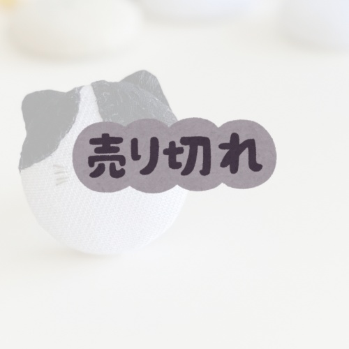 顔が丸すぎるニャンコブローチ