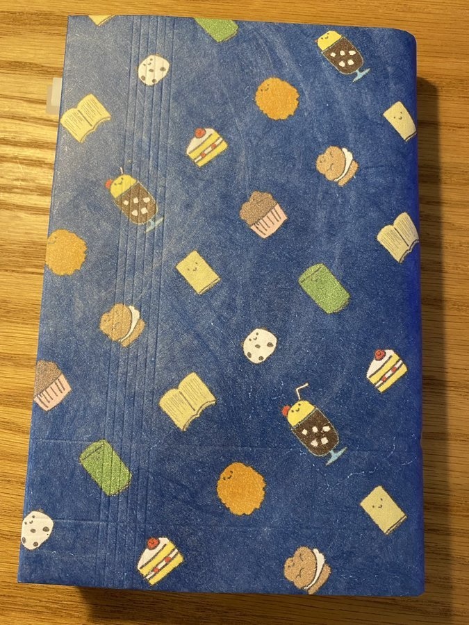 紙じゃない！読書のお供フリーサイズブックカバー