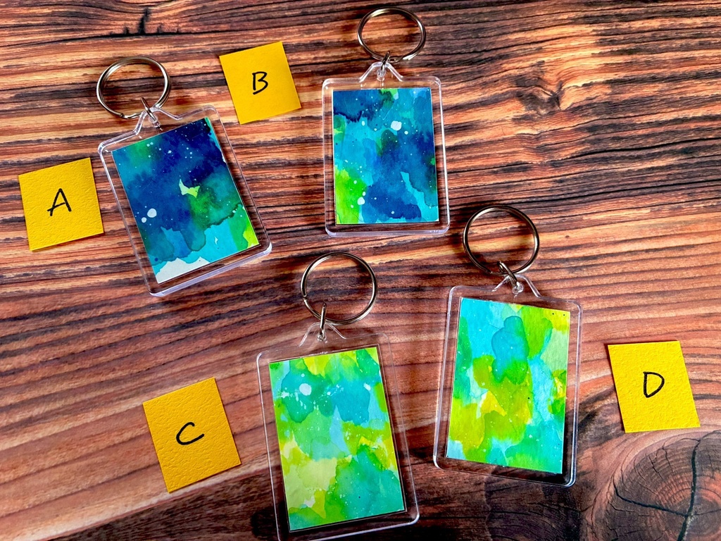水彩の手描きキーホルダー