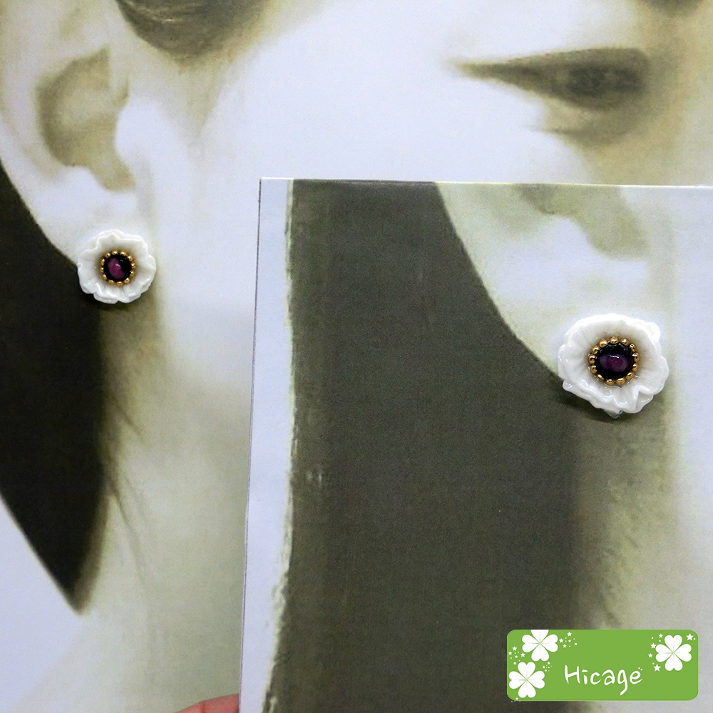 女子力アップ! 白いフラワーモチーフのピアス(大)