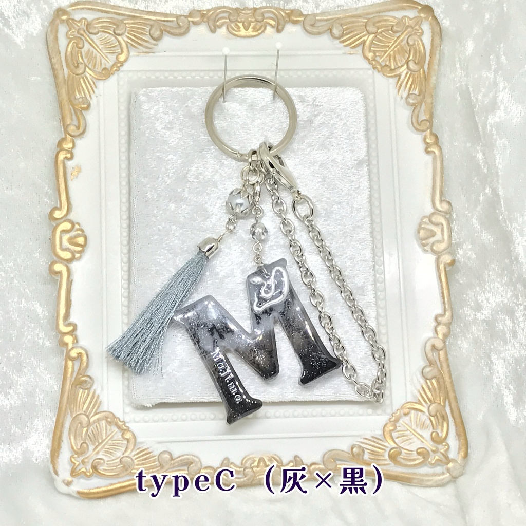 イニシャルバックチャーム M