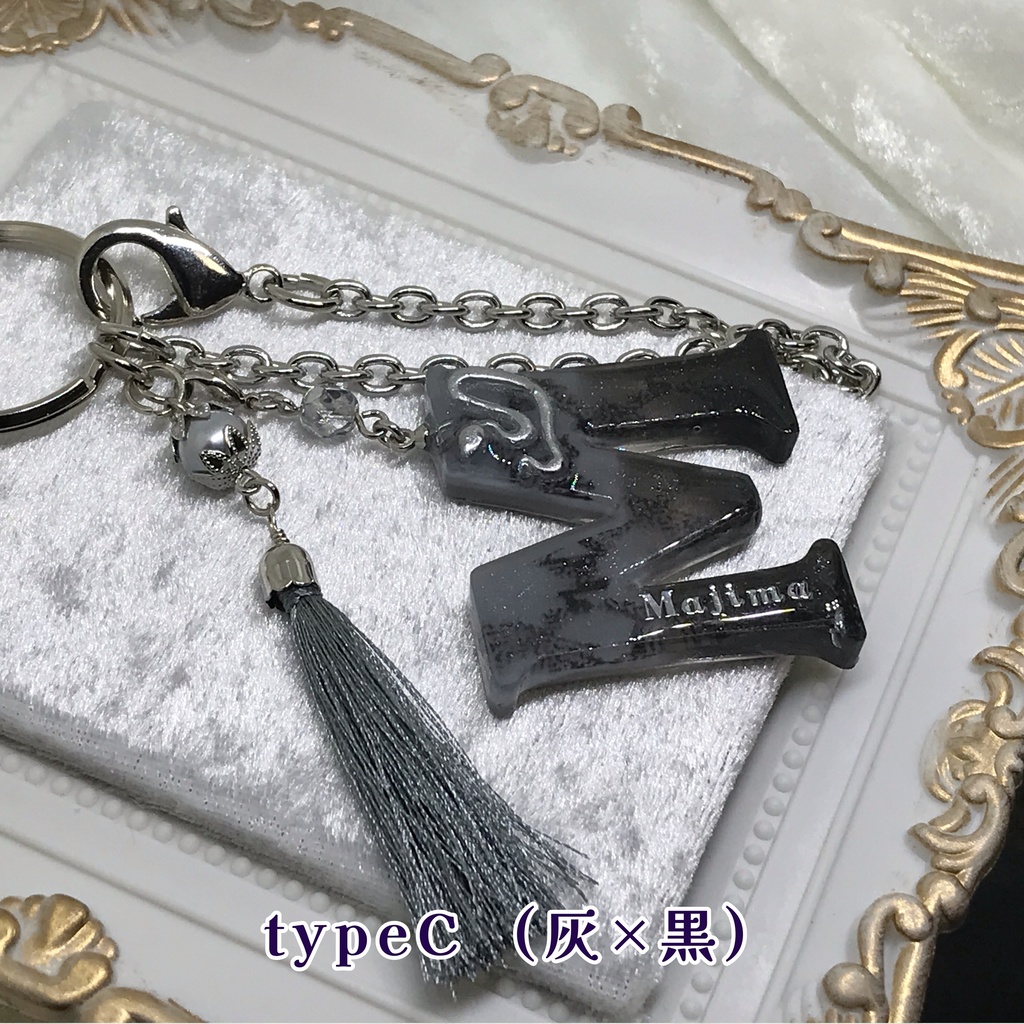 イニシャルバックチャーム M