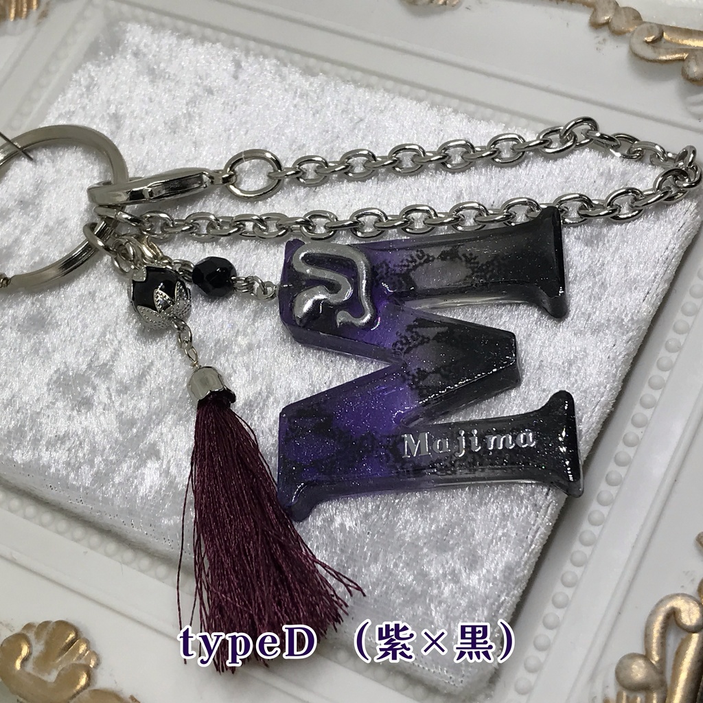 イニシャルバックチャーム M