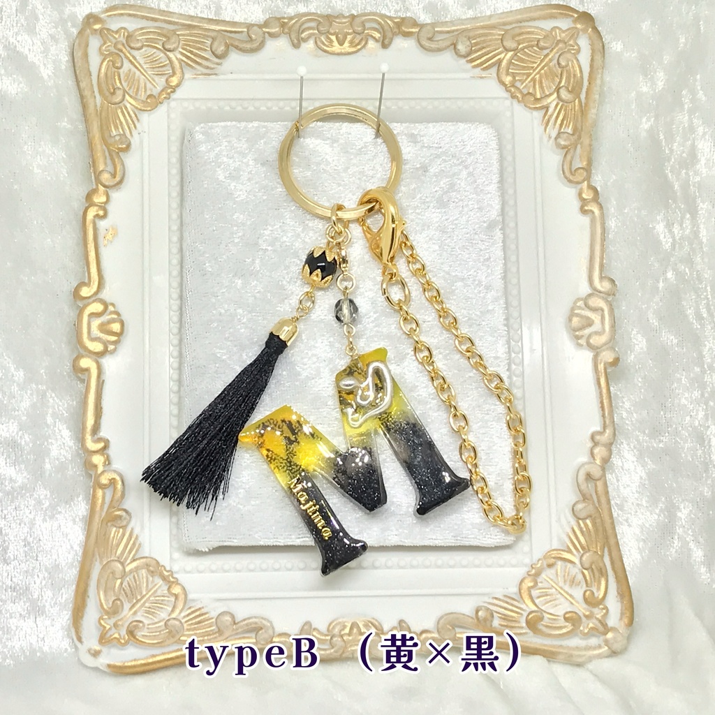 イニシャルバックチャーム M