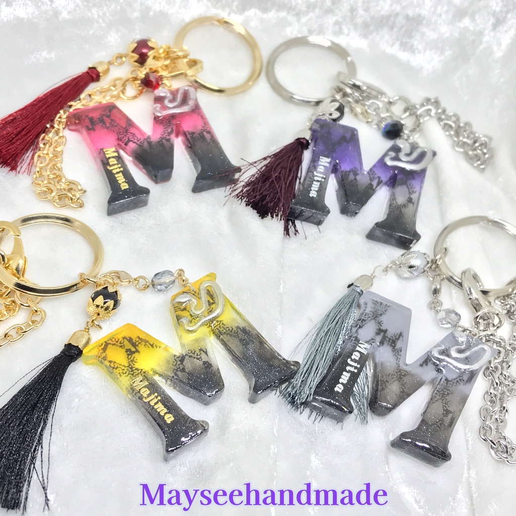 イニシャルバックチャーム M