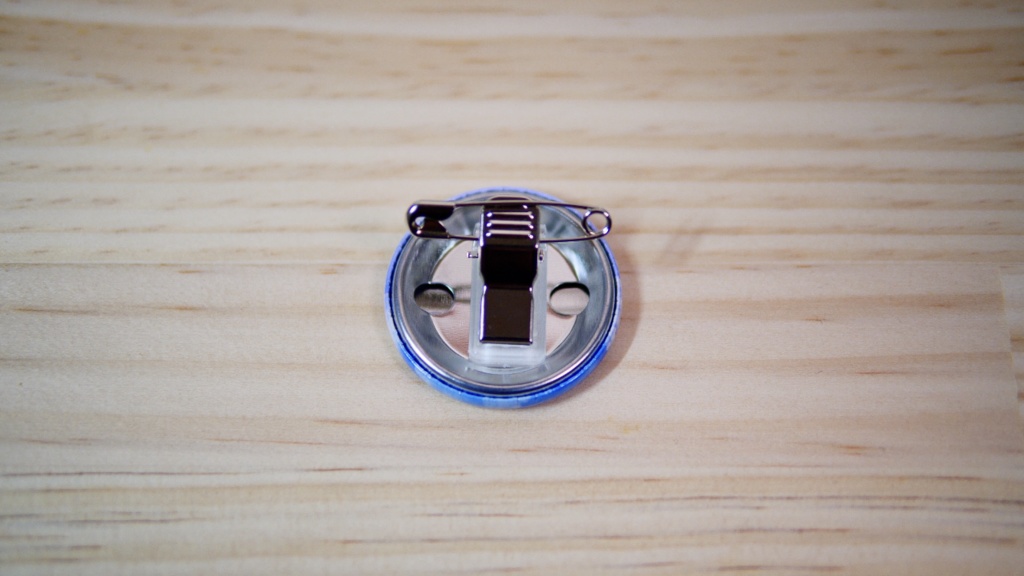 【数量限定】とみもん空間 メンバーバッチ(38mmクリップ付き)