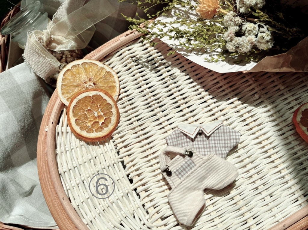 サロペット&シャツ