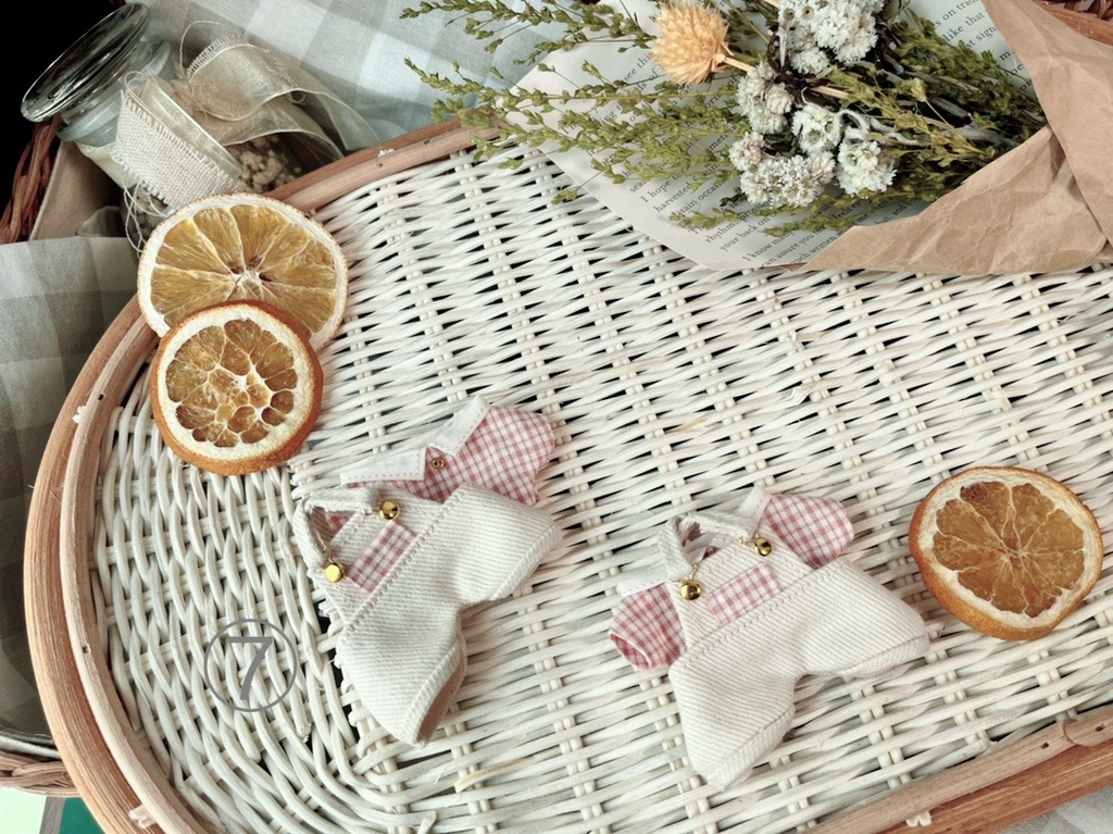 サロペット&シャツ