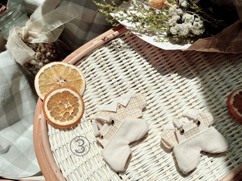 サロペット&シャツ